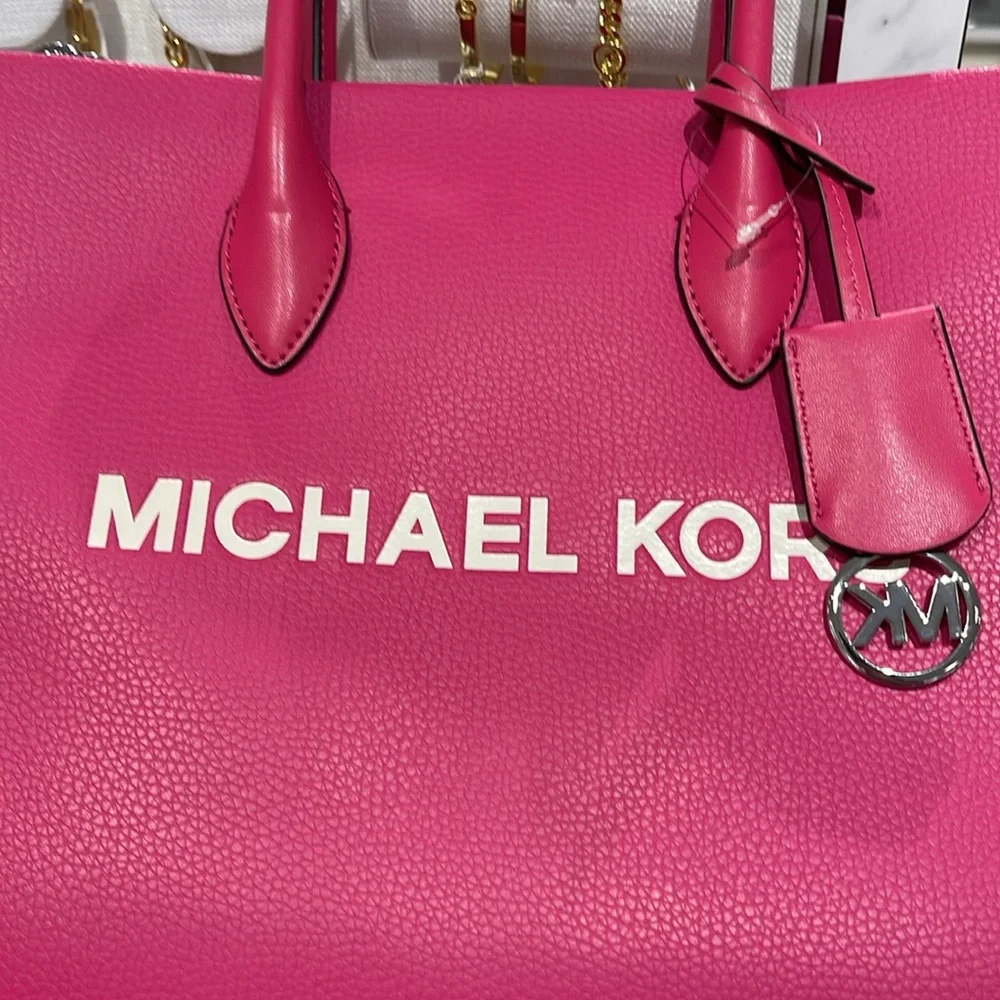 Michael Kors Mirella Medium Pebbled Leather Tote Bag
Dragonfruit
NWT - Picture 3 of 16